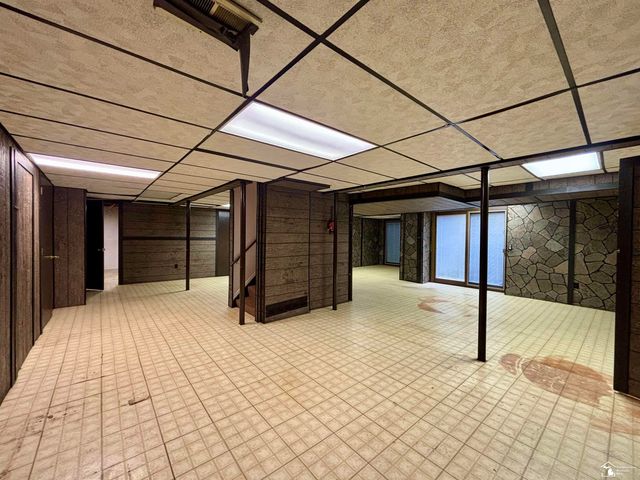 31180 N Park Drive, Farmington, MI 48331