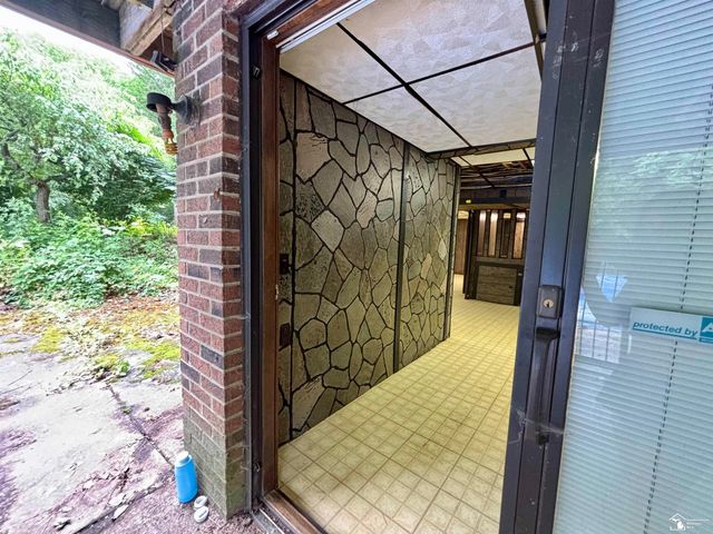 31180 N Park Drive, Farmington, MI 48331