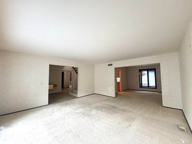 31180 N Park Drive, Farmington, MI 48331