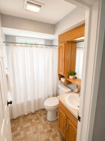 8808 S 85th Court, Hickory Hills, IL 60457