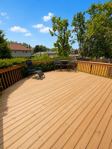 8808 S 85th Court, Hickory Hills, IL 60457