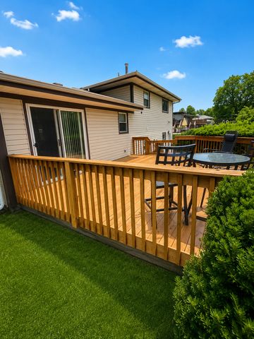 8808 S 85th Court, Hickory Hills, IL 60457