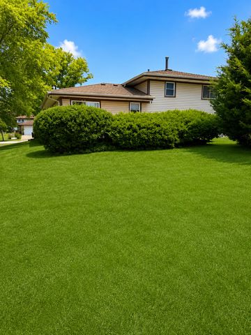 8808 S 85th Court, Hickory Hills, IL 60457