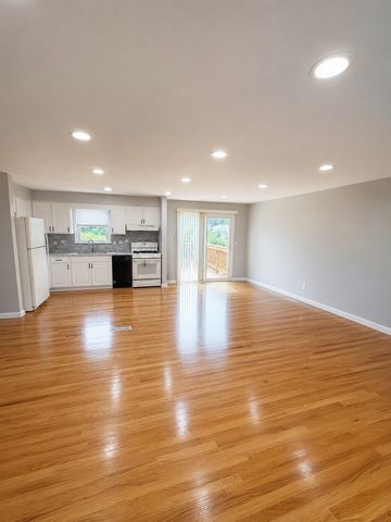 8808 S 85th Court, Hickory Hills, IL 60457