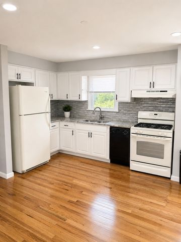 8808 S 85th Court, Hickory Hills, IL 60457