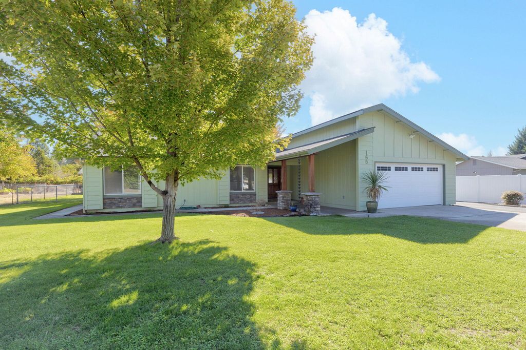 165 Sunbeam Circle, Merlin, OR 97532