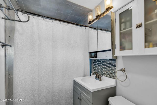 111 Barker Avenue, Shrewsbury Twp, NJ 07724