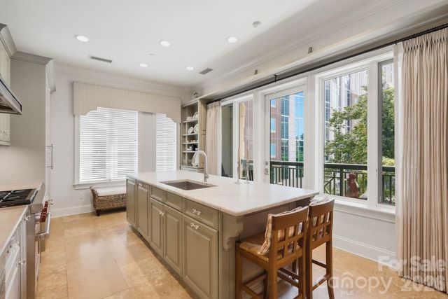 229 N Church Street 403, Charlotte, NC 28202