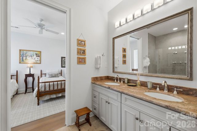 229 N Church Street 403, Charlotte, NC 28202