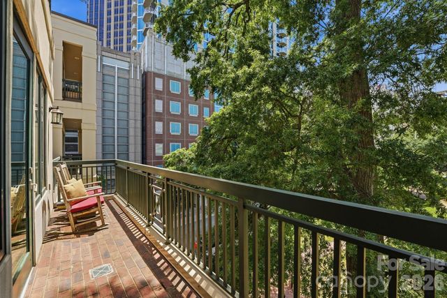 229 N Church Street 403, Charlotte, NC 28202