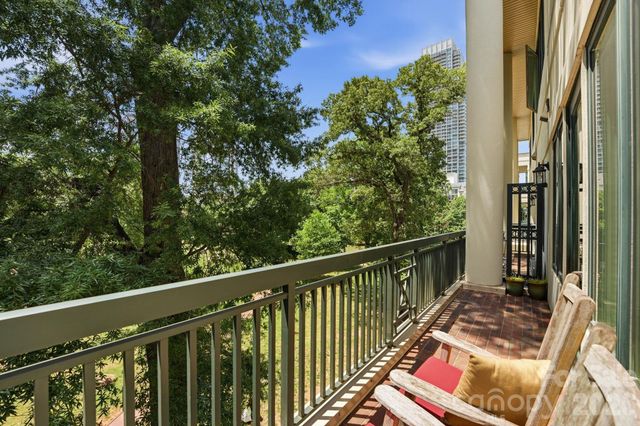 229 N Church Street 403, Charlotte, NC 28202