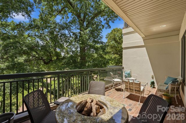 229 N Church Street 403, Charlotte, NC 28202