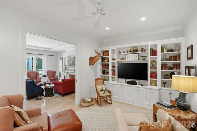 229 N Church Street 403, Charlotte, NC 28202