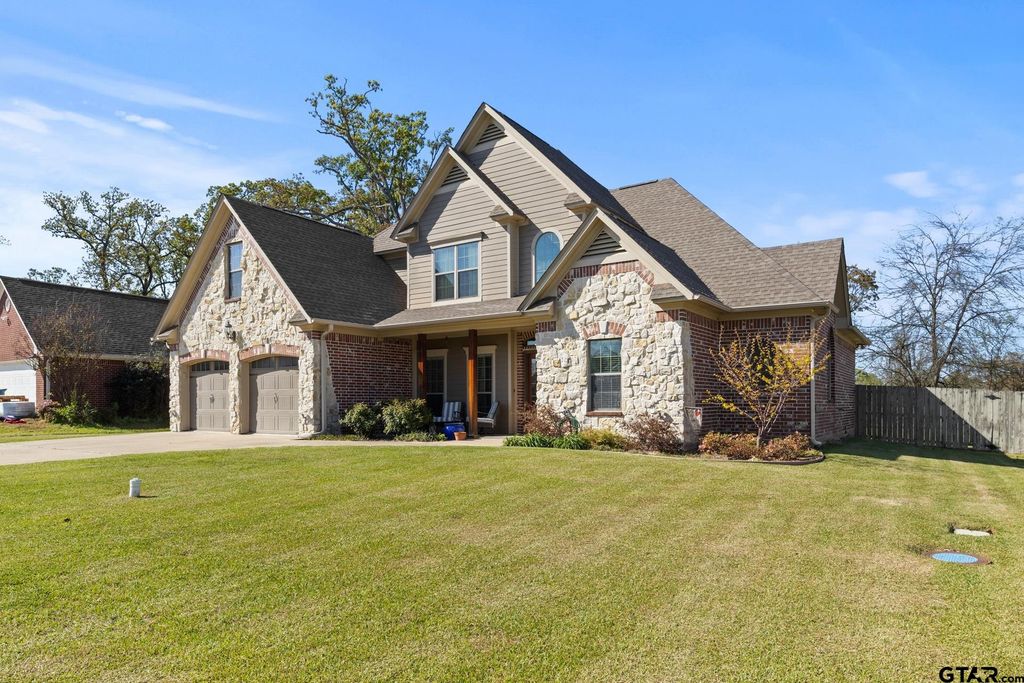 1203 Silver Oak Street, Mount Pleasant, TX 75455