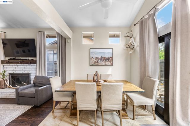 502 Chablis Way, Manteca, CA 95337