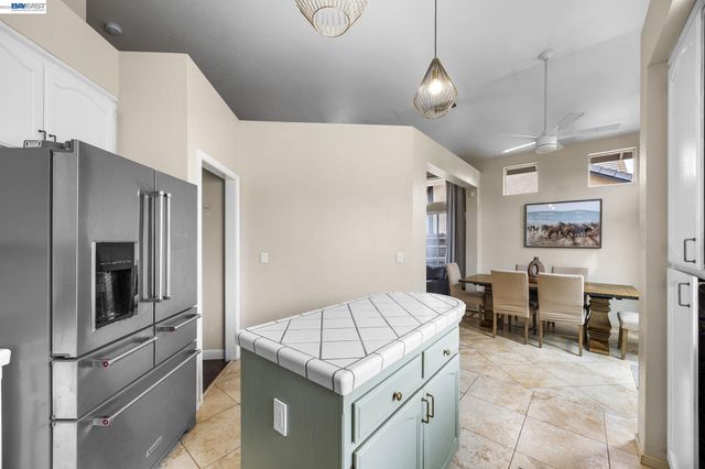 502 Chablis Way, Manteca, CA 95337