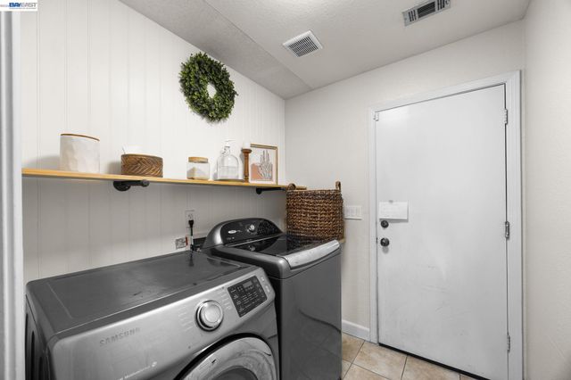 502 Chablis Way, Manteca, CA 95337