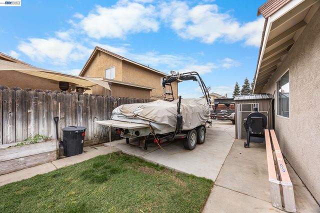 502 Chablis Way, Manteca, CA 95337