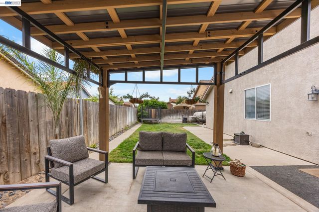 502 Chablis Way, Manteca, CA 95337