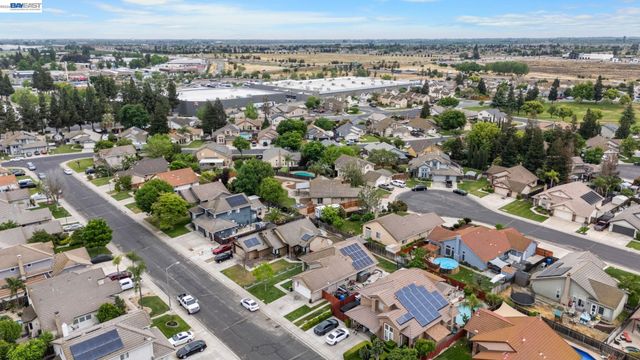 502 Chablis Way, Manteca, CA 95337