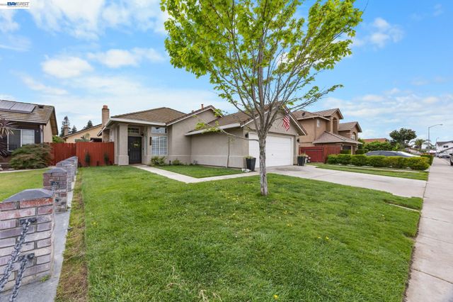 502 Chablis Way, Manteca, CA 95337