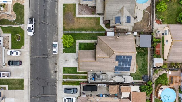 502 Chablis Way, Manteca, CA 95337