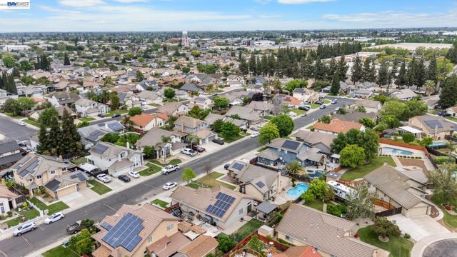 502 Chablis Way, Manteca, CA 95337