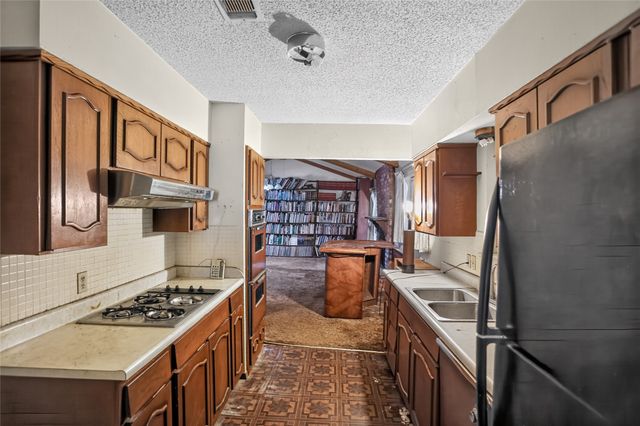 2108 Barton Drive, Arlington, TX 76010