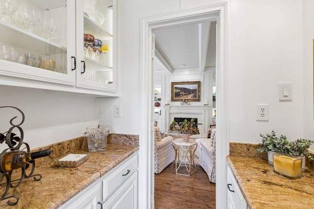 16843 Village Lane, Dallas, TX 75248