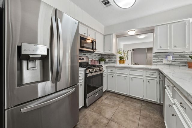 141 White Oak Street, Point Blank, TX 77364