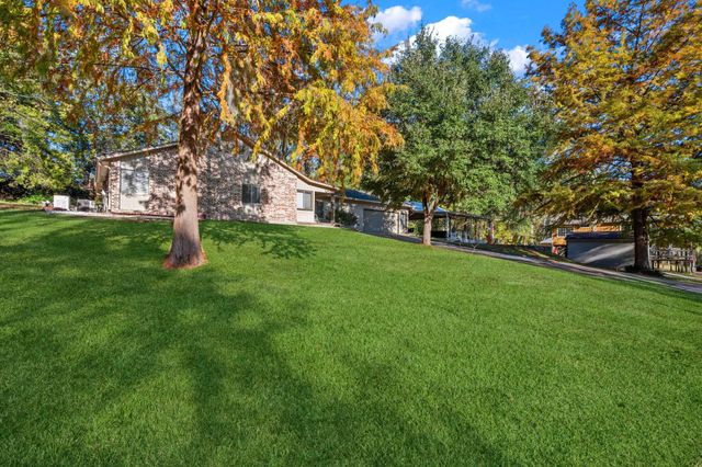 141 White Oak Street, Point Blank, TX 77364