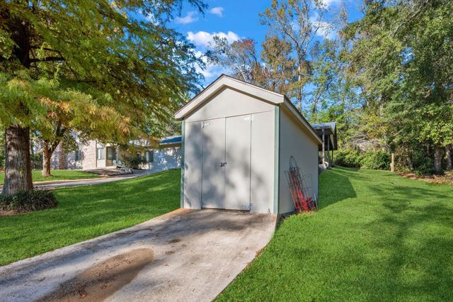 141 White Oak Street, Point Blank, TX 77364