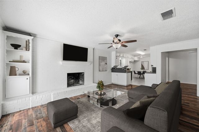 6320 Lunar Drive, Edgecliff Village, TX 76134