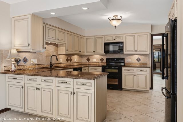 1160 Cheshire Avenue, Naperville, IL 60540