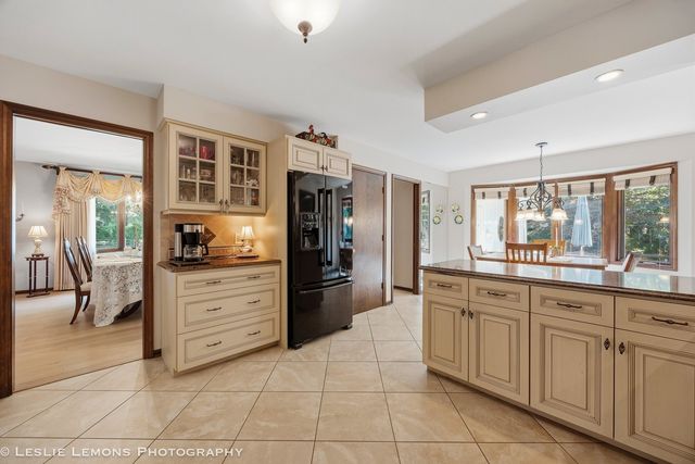 1160 Cheshire Avenue, Naperville, IL 60540