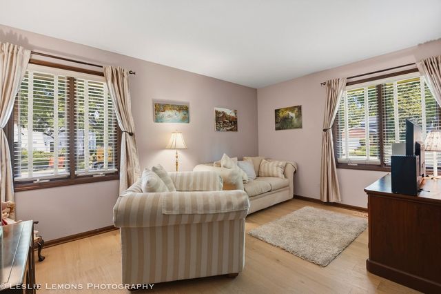 1160 Cheshire Avenue, Naperville, IL 60540