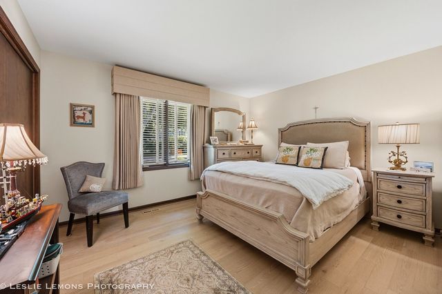 1160 Cheshire Avenue, Naperville, IL 60540