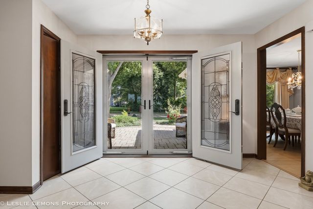 1160 Cheshire Avenue, Naperville, IL 60540