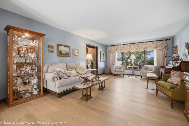 1160 Cheshire Avenue, Naperville, IL 60540