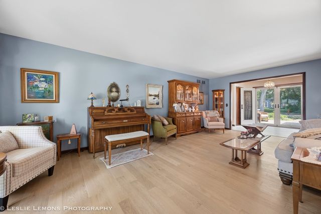 1160 Cheshire Avenue, Naperville, IL 60540