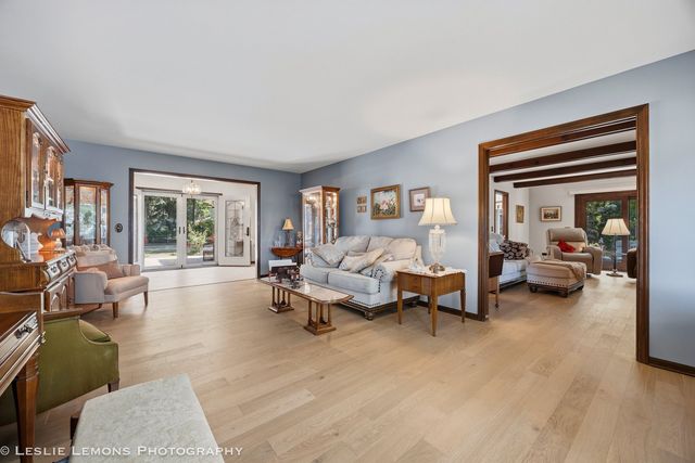 1160 Cheshire Avenue, Naperville, IL 60540
