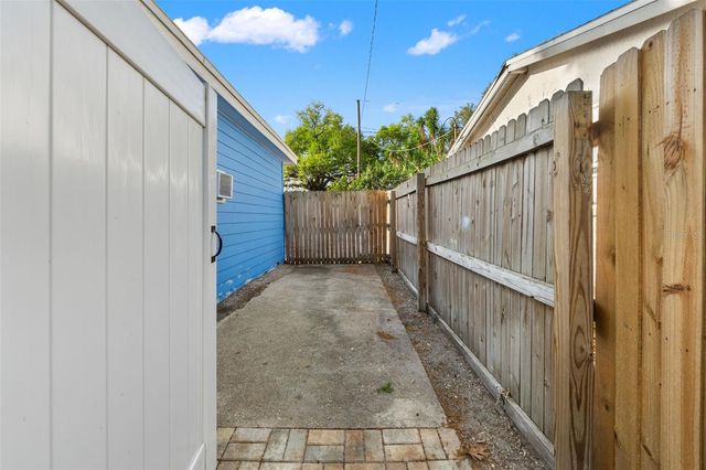 8996 SOUTHERN COMFORT DRIVE, Largo, FL 33773