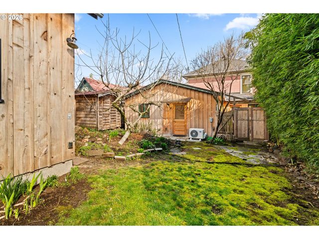 320 HIGH St, Eugene, OR 97401