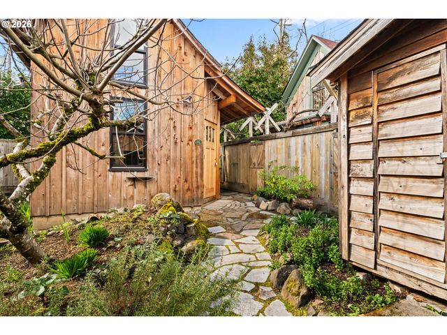 320 HIGH St, Eugene, OR 97401