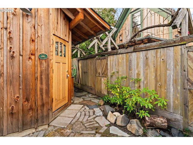 320 HIGH St, Eugene, OR 97401