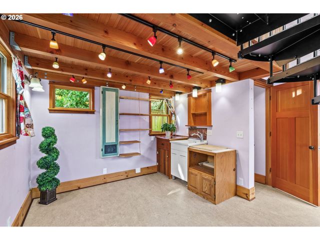 320 HIGH St, Eugene, OR 97401