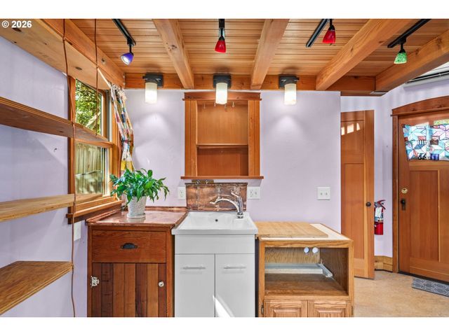 320 HIGH St, Eugene, OR 97401