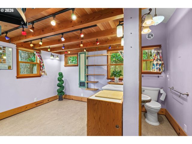 320 HIGH St, Eugene, OR 97401