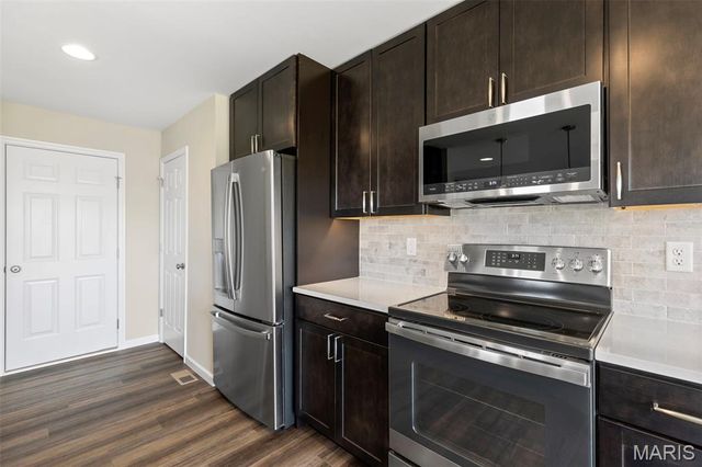 2 Burlington at River Bluffs Meadows, Florissant, MO 63031