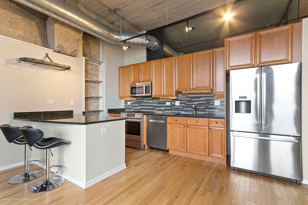 Image 11 of property listing at 900 N KINGSBURY Street 780, Chicago, IL 60610